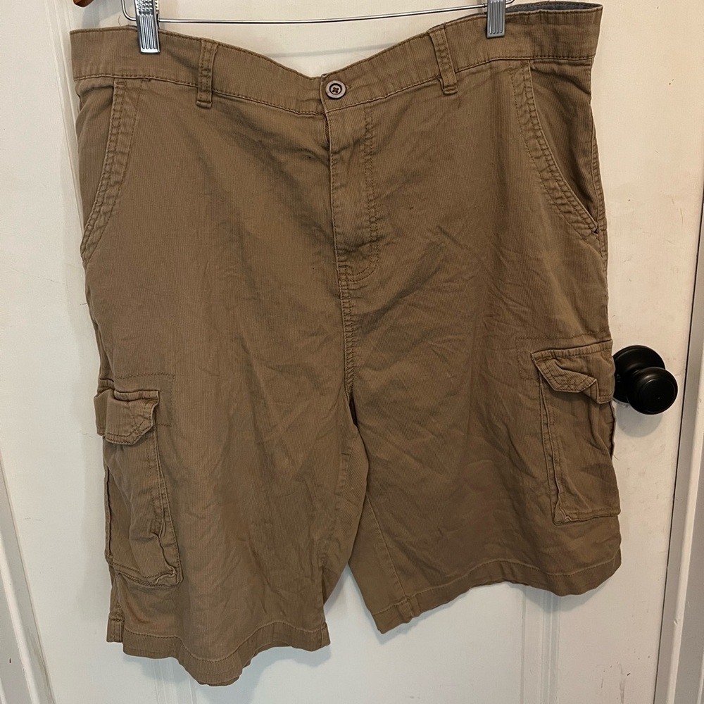 Beverly Hill Polo Club Cargo Shorts Sz 42 Gently Used